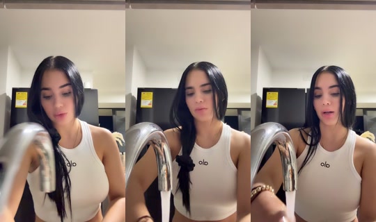 _petiteroxy TikTok Live — Aug 31, 2026, 1:01 AM