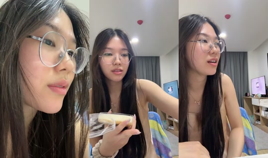 _y.yumi TikTok Live — Oct 1, 2026, 11:11 AM