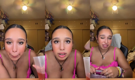 adriaaanaa_22 TikTok Live — Aug 22, 2026, 9:21 PM