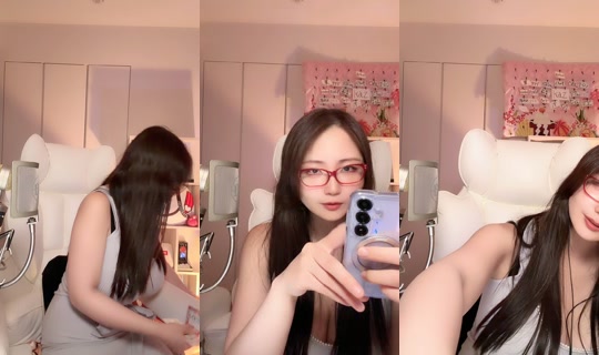 akienpitsu TikTok Live — Aug 25, 2026, 3:24 PM