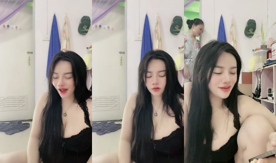 annie.felts TikTok Live — Aug 26, 2026, 4:54 AM