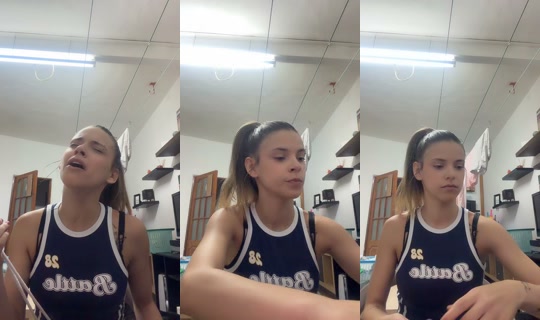 aroaas05 TikTok Live — Oct 1, 2026, 6:21 PM