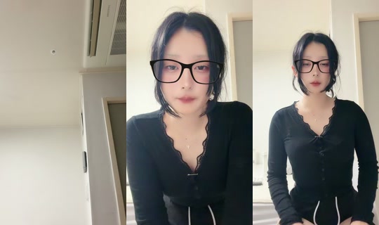 ashley_kang_ TikTok Live — Aug 30, 2026, 12:20 PM