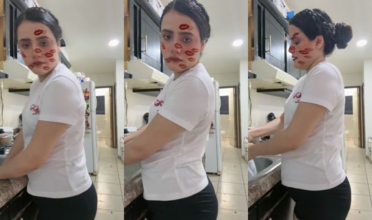 blueberryskyby_elicastro TikTok Live — Oct 1, 2026, 7:08 AM