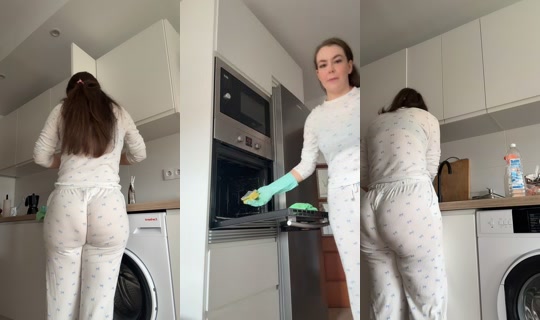 cuteecari TikTok Live — Sep 29, 2026, 12:13 PM