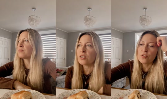 ellie_ella40 TikTok Live — Oct 1, 2026, 10:09 AM