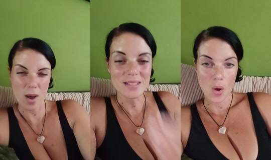 glitterkerry852 TikTok Live — Aug 26, 2026, 1:54 PM
