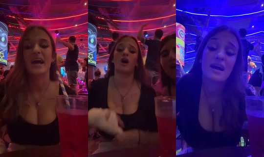 httpss.nicolaaa TikTok Live — Oct 4, 2026, 11:21 PM