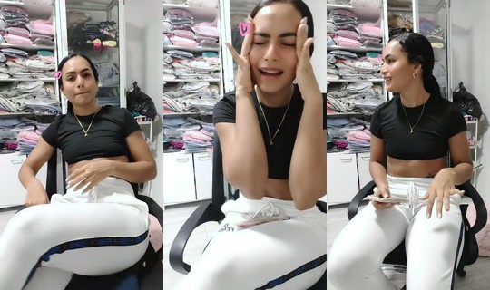 karolinillidge TikTok Live — Oct 4, 2026, 11:45 PM