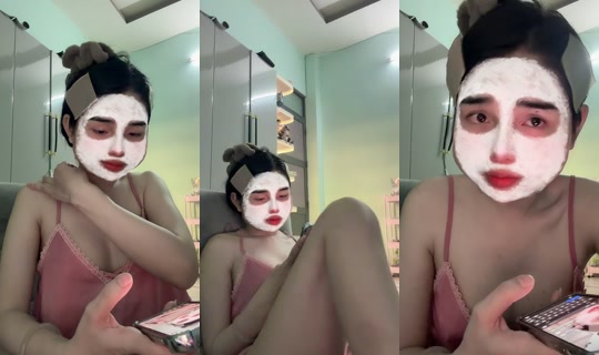 khanhnhi213 TikTok Live — Aug 21, 2026, 11:44 PM