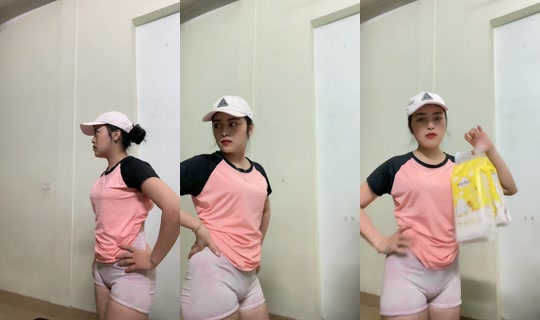 khinaodangdepdoiten9 TikTok Live — Oct 4, 2026, 10:24 PM