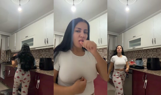 lale.ay02 TikTok Live — Oct 3, 2026, 8:11 PM
