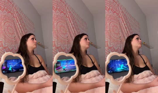 leahtorok TikTok Live — Oct 5, 2026, 4:17 AM