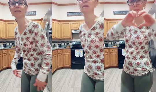 llaremyyy24 TikTok Live — Oct 2, 2026, 4:10 PM