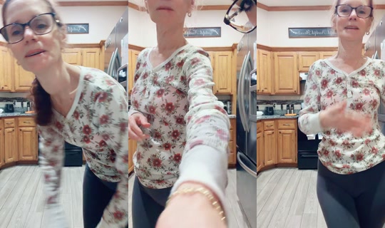 llaremyyy24 TikTok Live — Oct 2, 2026, 8:45 PM