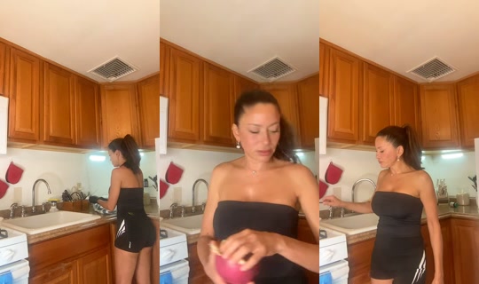 lolaros000 TikTok Live — Aug 25, 2026, 10:22 AM