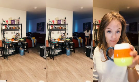 magnificent__meg TikTok Live — Oct 4, 2026, 6:05 PM