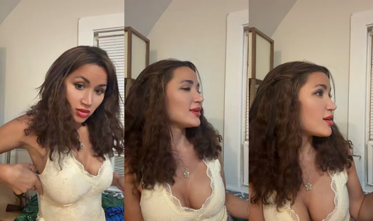 mellyoxoo TikTok Live — Oct 3, 2026, 11:25 PM