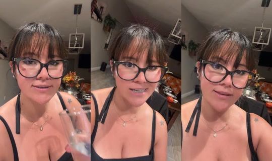 moli.mom TikTok Live — Sep 15, 2026, 4:21 AM