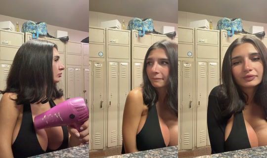 mollykazi TikTok Live — Oct 4, 2026, 4:32 AM