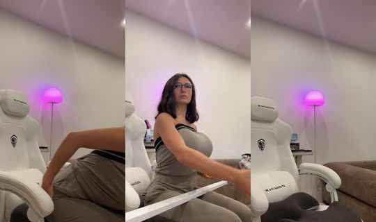 mollykazi TikTok Live — Oct 8, 2026, 11:53 PM