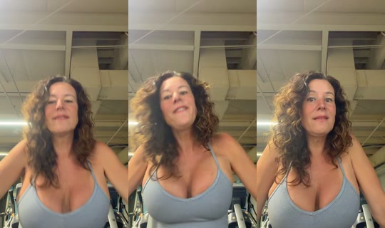 moms_gym_life TikTok Live — Aug 29, 2026, 11:45 PM