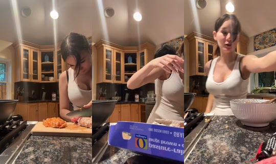 monkeeatseverything TikTok Live — Aug 22, 2026, 10:41 PM
