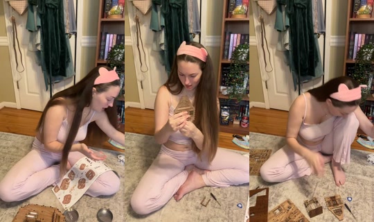 moorer_reading TikTok Live — Sep 1, 2026, 11:27 PM