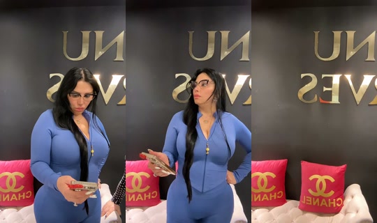 nunucurves TikTok Live — Oct 2, 2026, 11:48 PM