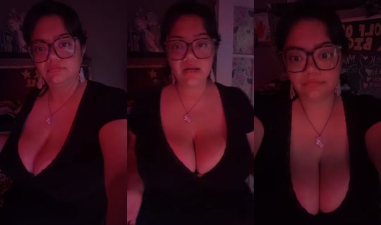 peachizze TikTok Live — Aug 24, 2026, 4:44 AM