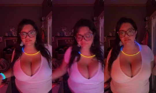 peachizze TikTok Live — Aug 25, 2026, 10:30 AM