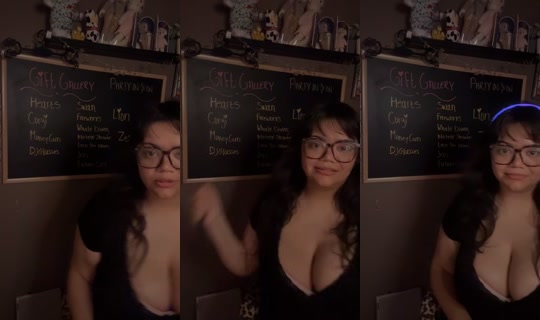 peachizze TikTok Live — Aug 26, 2026, 5:16 AM