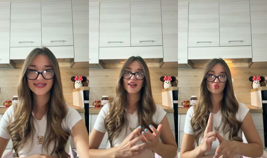 prettykirochka TikTok Live — Sep 30, 2026, 12:32 PM