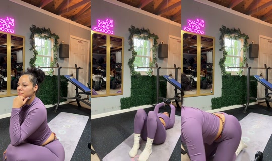 prettyylilly TikTok Live — Aug 31, 2026, 7:06 PM