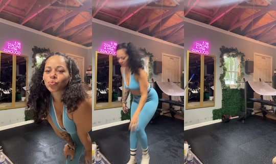 prettyylilly TikTok Live — Sep 2, 2026, 7:06 PM
