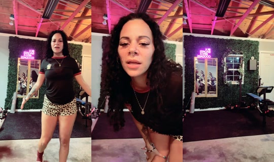 prettyylilly TikTok Live — Oct 3, 2026, 4:43 AM