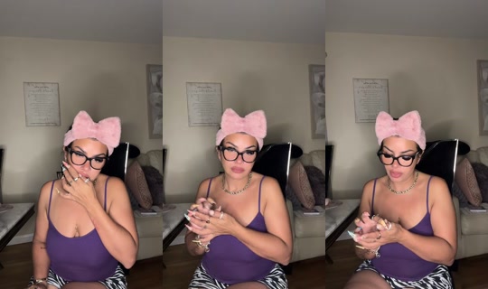 rebeca__211 TikTok Live — Oct 3, 2026, 5:49 AM