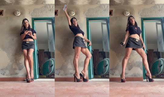 sabrinalabestia TikTok Live — Oct 1, 2026, 11:38 AM