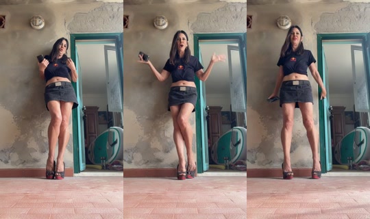 sabrinalabestia TikTok Live — Oct 1, 2026, 12:10 PM