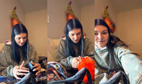 sativasunshine420 TikTok Live — Oct 1, 2026, 10:45 PM