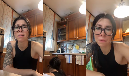 sharon_ravelli TikTok Live — Oct 2, 2026, 6:42 AM