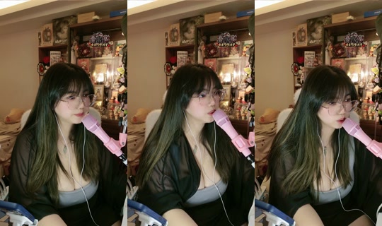 smallbear_22 TikTok Live — Oct 1, 2026, 1:45 PM