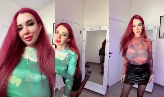 vickyfoxi TikTok Live — Oct 4, 2026, 12:37 PM