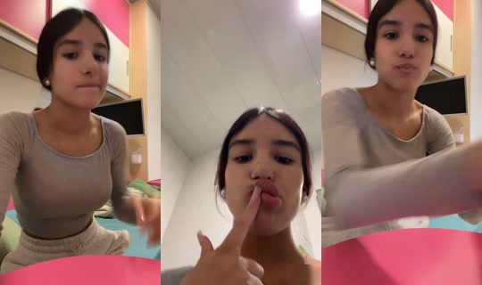 zooesiita__ TikTok Live — Oct 3, 2026, 11:02 AM